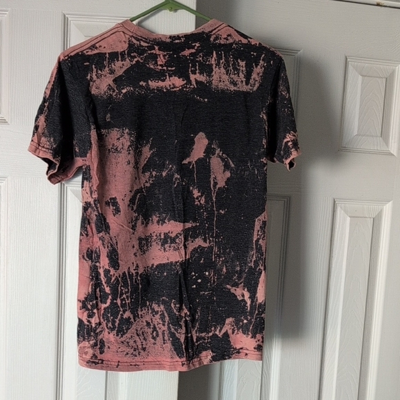 Graphic Tee Guns N Roses 1985 Classic Rock Band Black and Pink - Picture 2 of 4